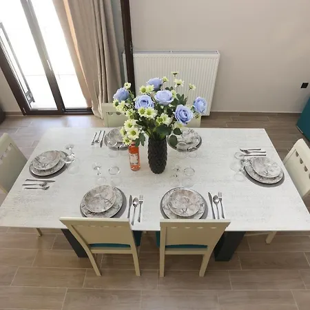 Roberta House * Ano Pavliana